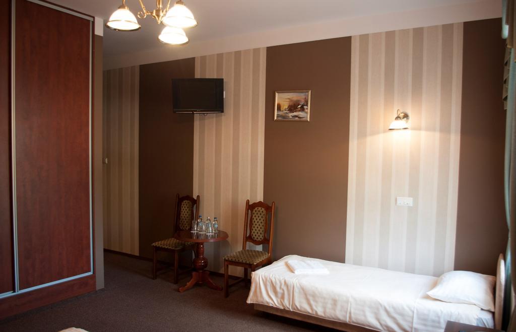 Hotel Nad Rzeczka Torun Bilik gambar